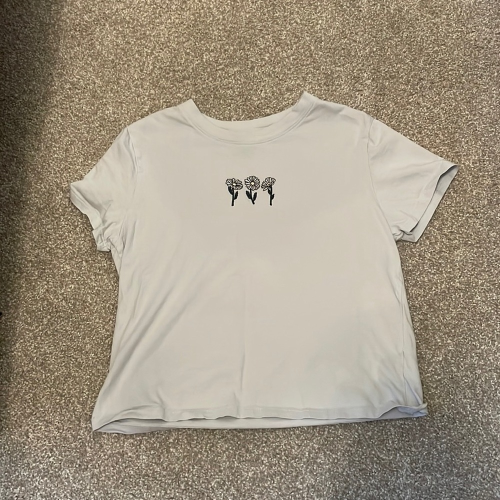 Wild Fable t shirt, size small